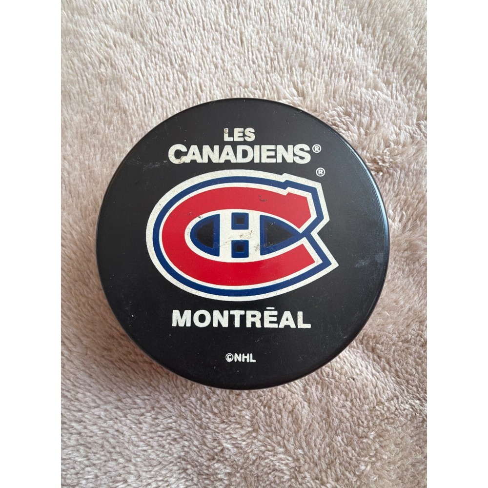 Montreal Canadiens NHL Hockey Puck Official Licensed In Glas Co Vegum Black